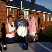 Ladies Champion Wendy Smith (R) and Runner Up Jill Dixon (L)